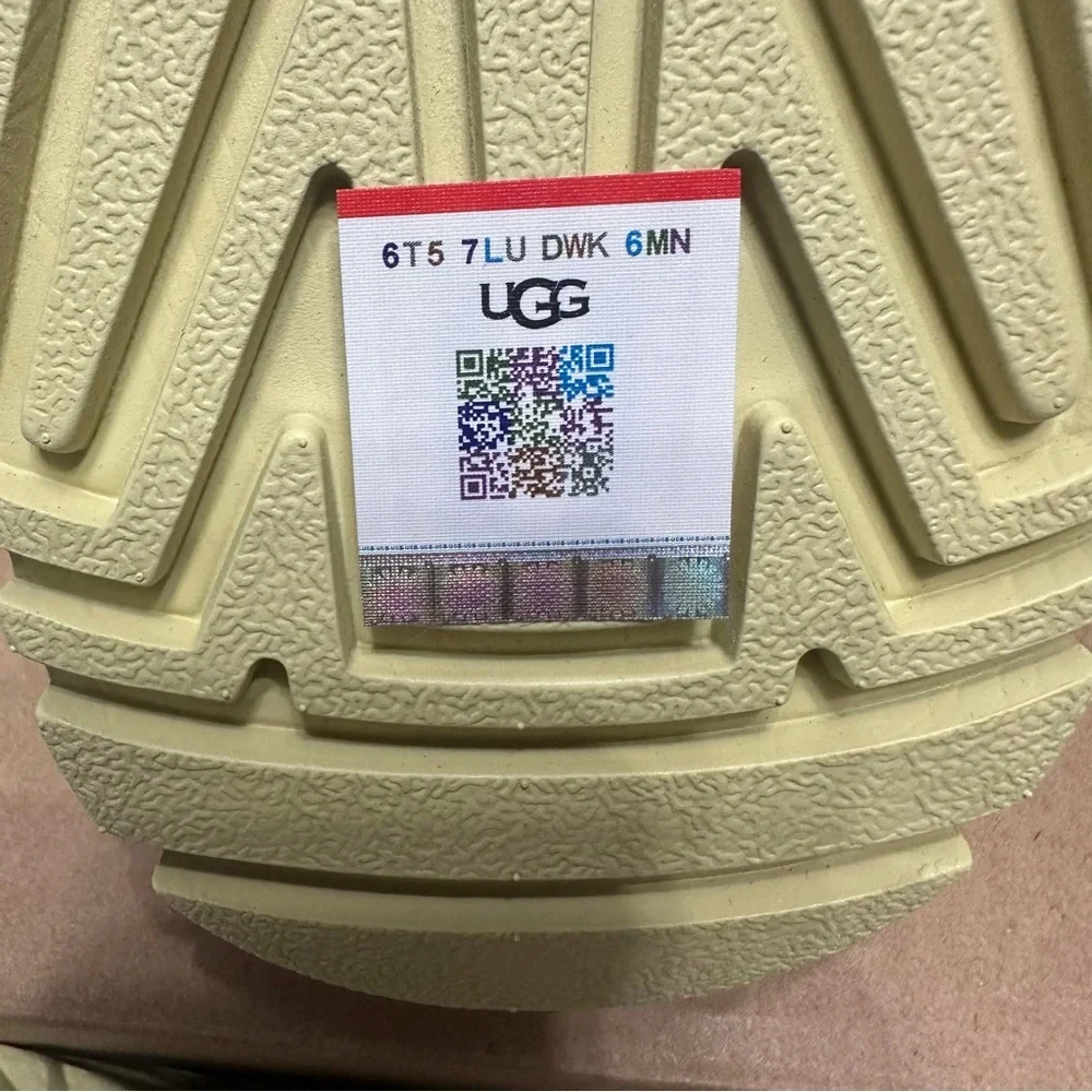 UGG Goldenglow Slide YOUTH 5 or Women’s 6.5/7 NIB